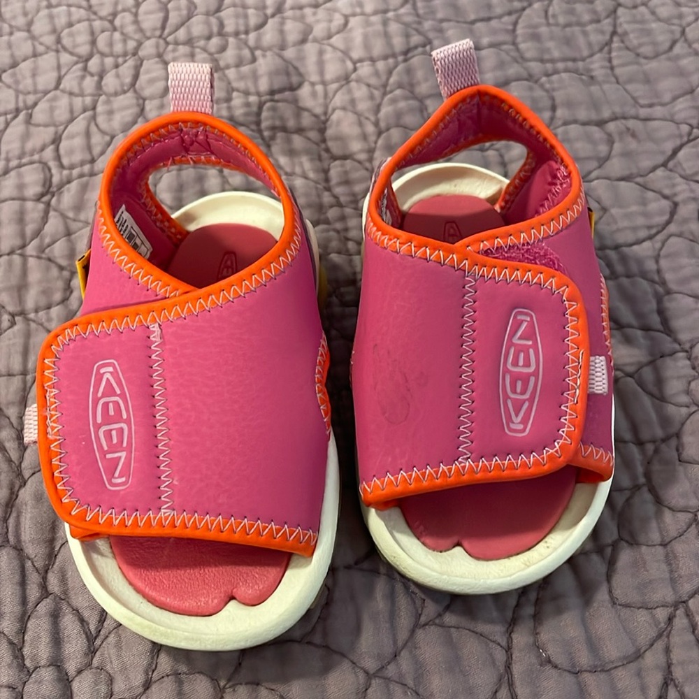 Keen toddler water shoes sz 4 EUC